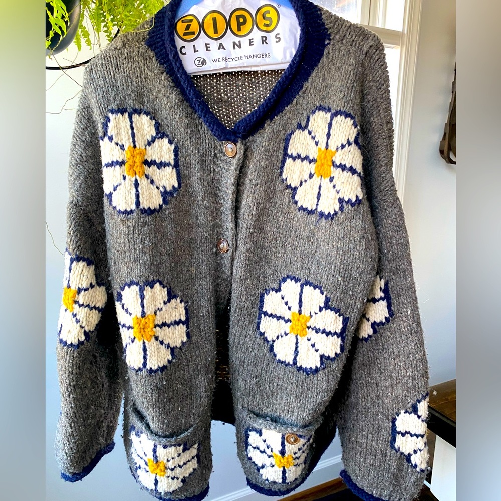 Earth Traders L/XL 100% wool cardigan sweater